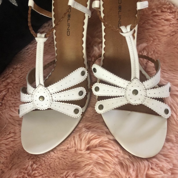 Awesome Bandolino Southwest Inspired Strappy heels in white and tan - Picture 3 of 4